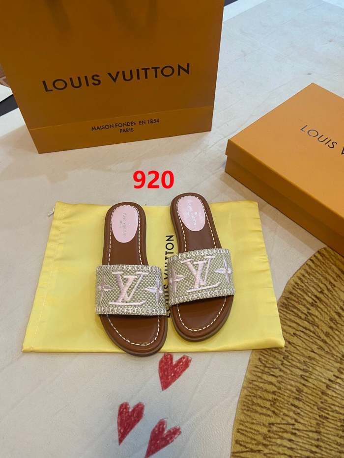 Flat leather sandals slippers , size 35-41 ,with box, SS50-920