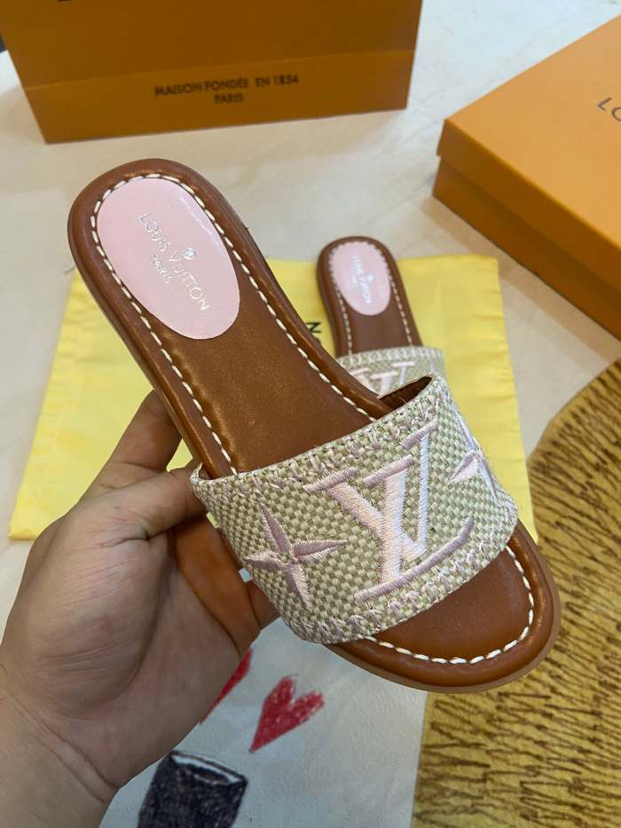 Flat leather sandals slippers , size 35-41 ,with box, SS50-920