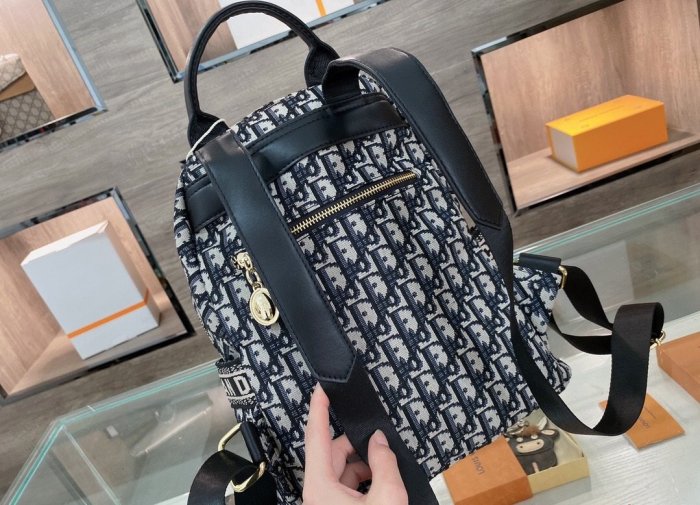 canvas and split leather, AAA, no box,size: 27x32cm,B68-4960
