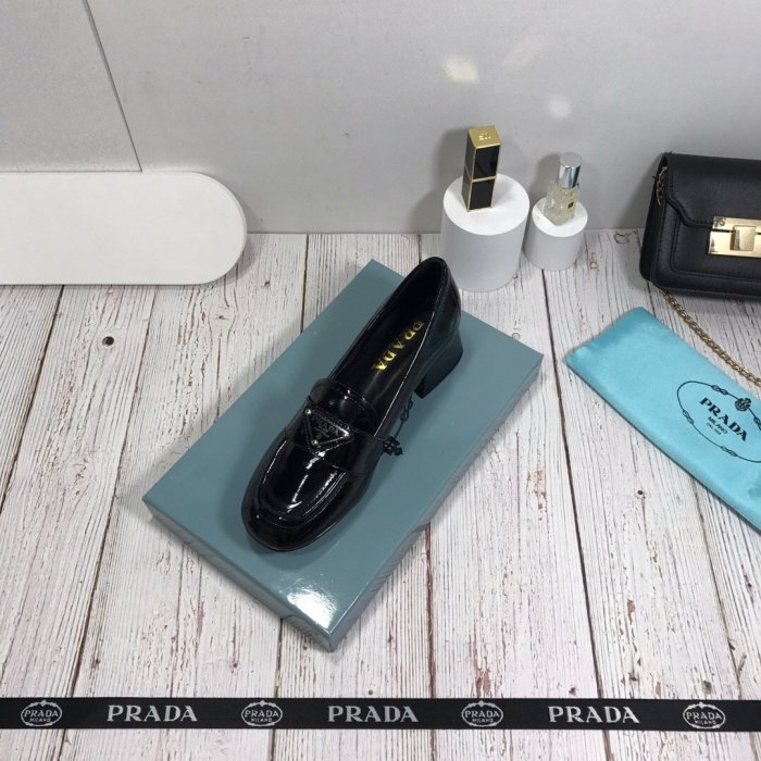 Women flat shoes, size 35-40, with box , SS70-994