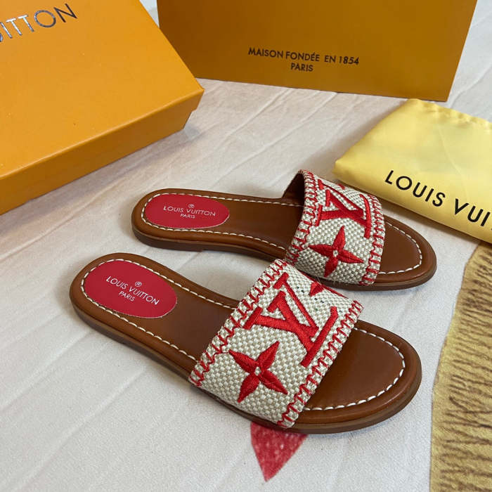 Flat leather sandals slippers , size 35-41 ,with box, SS50-921