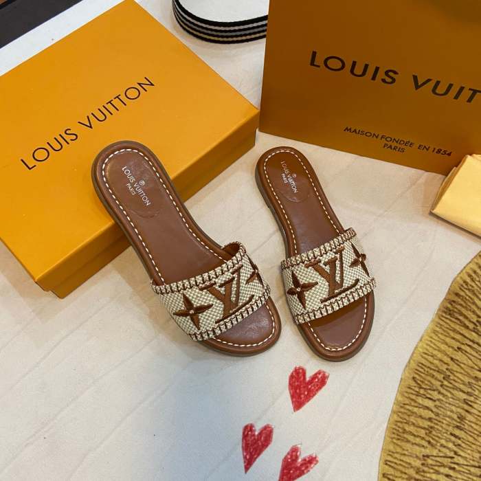 Flat leather sandals slippers , size 35-41 ,with box, SS50-917