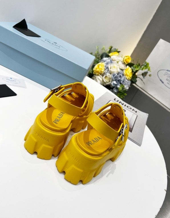 Flat sandals slippers , size 35-40 ,with box, SS70-1294