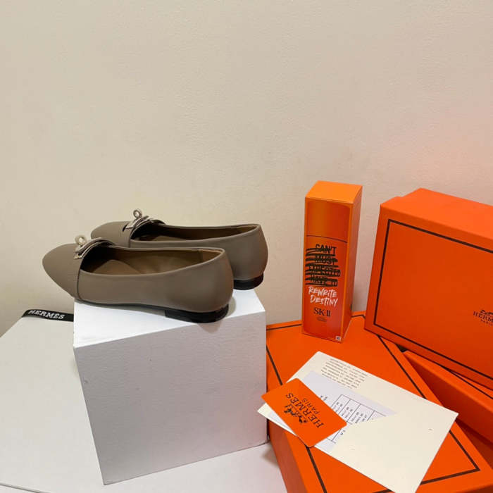 Women flat shoes ,size 35-40 ,with box, SS60-1570-1573