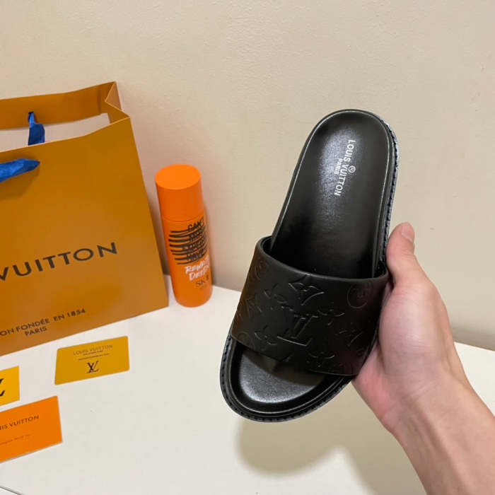 Flat leather sandals slippers , size 35-40 ,with box, SS50-940-942