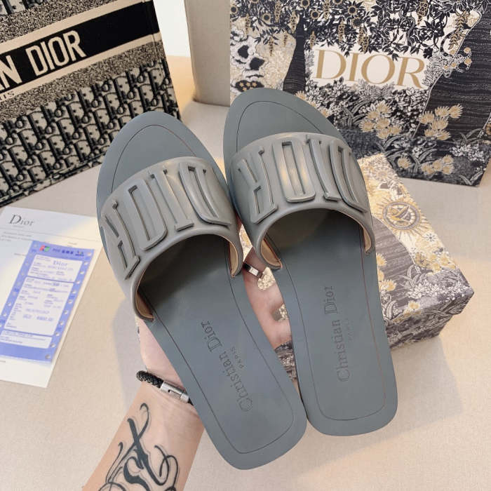 Flat leather sandals slippers , size 34-42 ,with box, SS50-1025