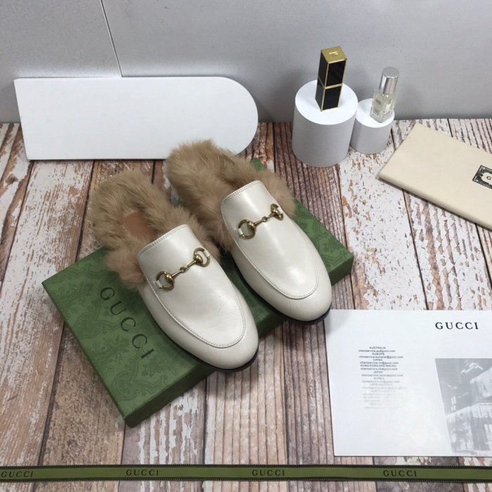 flat fur shoes, size 35-44, with box, SS70-819
