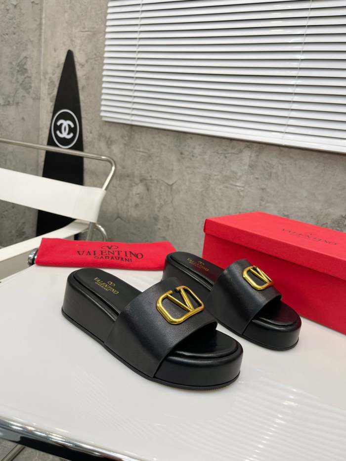 Flat leather sandals slippers , size 35-41 ,with box, SS60-1638-1642