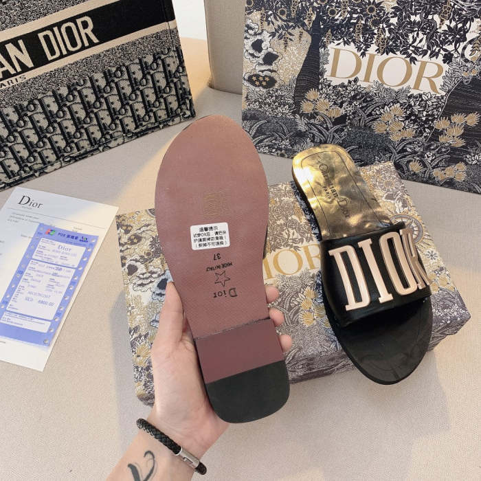 Flat leather sandals slippers , size 34-42 ,with box, SS50-1020