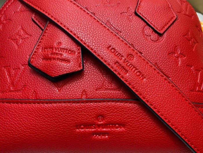 Leather Neo Aima BB bag ,AAAAA ,size 25x18x12cm,  B110