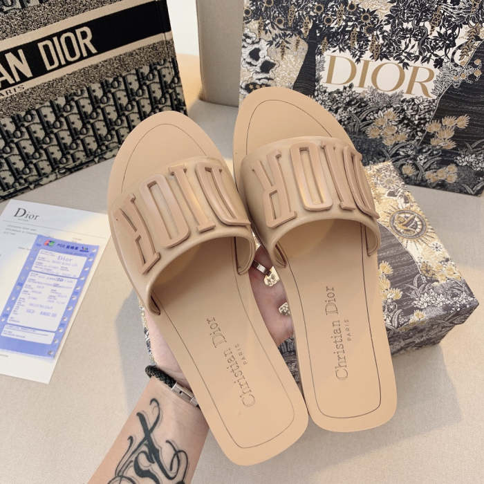 Flat leather sandals slippers , size 34-42 ,with box, SS50-1023