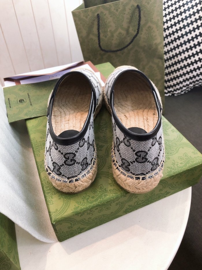 women flat shoes, size 35-41, with box ,  SS60-611-616