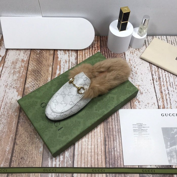 flat fur shoes, size 35-44, with box, SS70-806