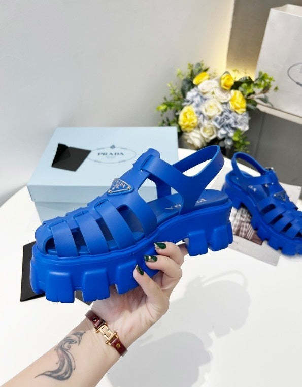 Flat sandals slippers , size 35-40 ,with box, SS70-1297