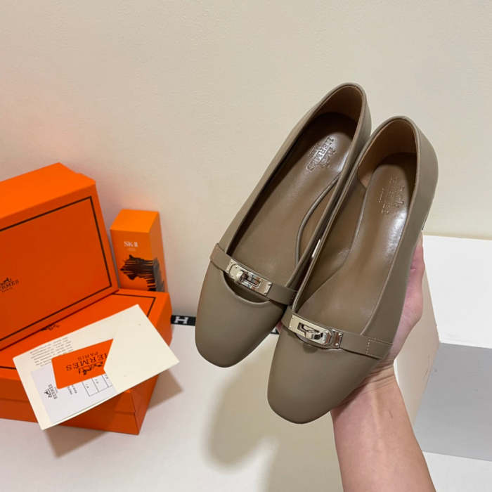 Women flat shoes ,size 35-40 ,with box, SS60-1570-1573