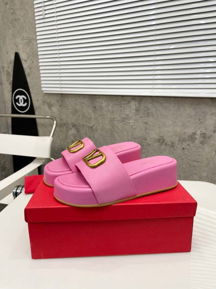 Flat leather sandals slippers , size 35-41 ,with box, SS60-1638-1642