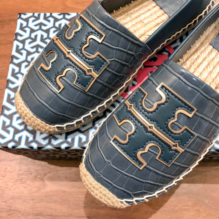 Women flat shoes ,size 35-40 ,with box, SS60-1604-1605