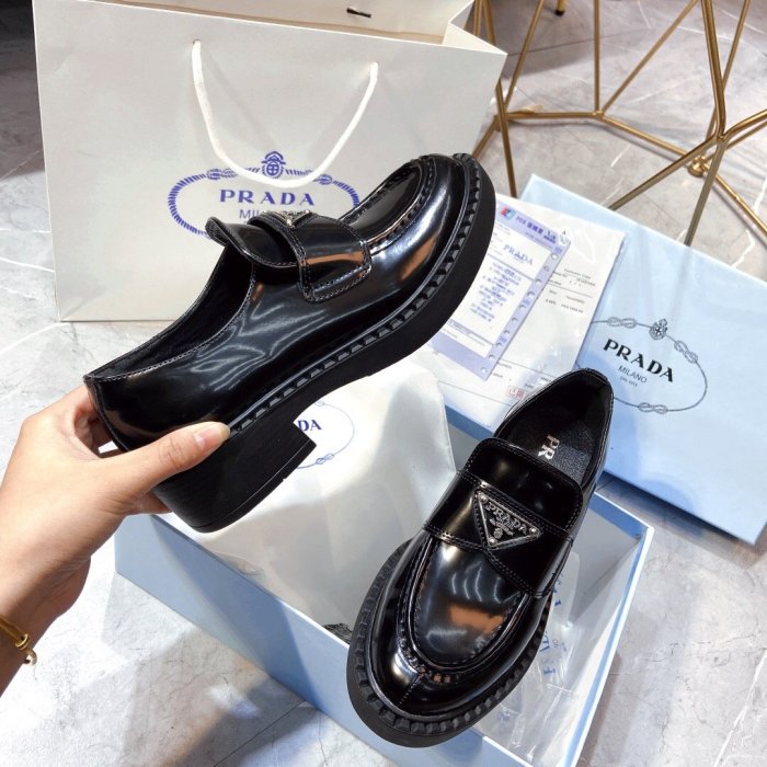 Women flat shoes, size 35-40  with box, SS60-880