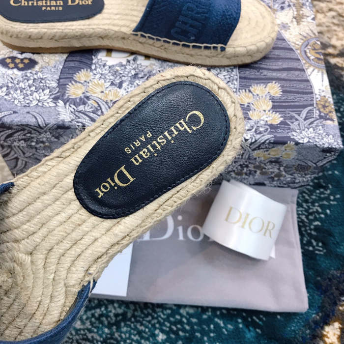 Flat sandals slippers , size 35-40 ,with box, SS60-1493-1497