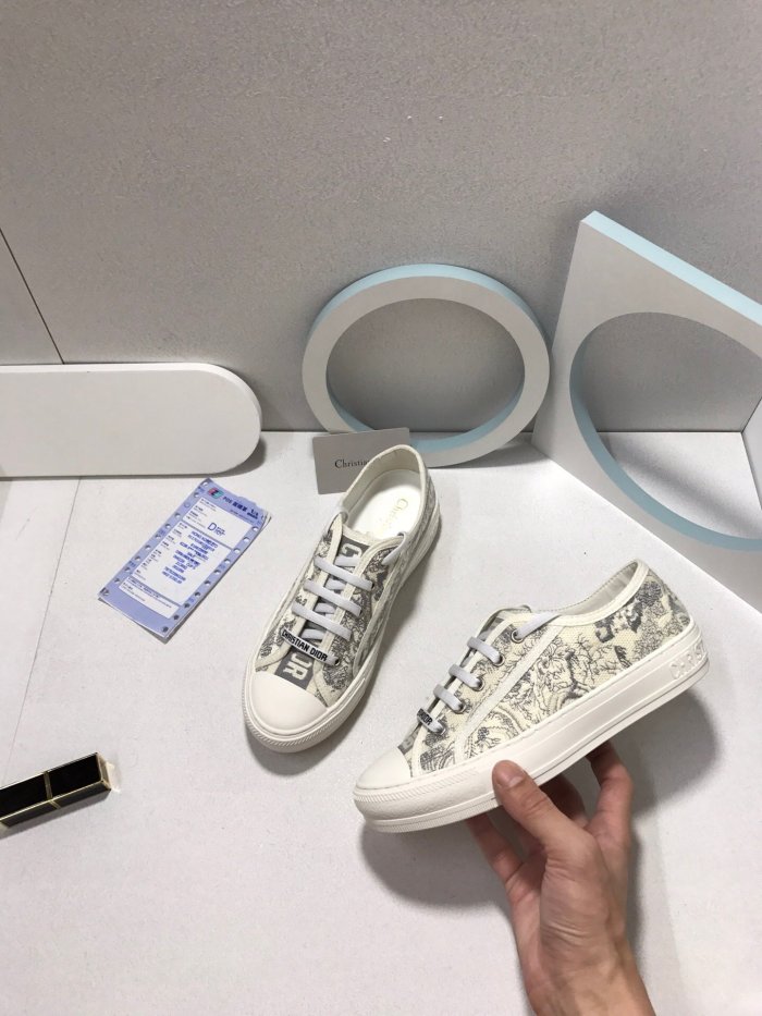 Women flat sneakers shoes, size 35-40, with box,  SS80-133-142