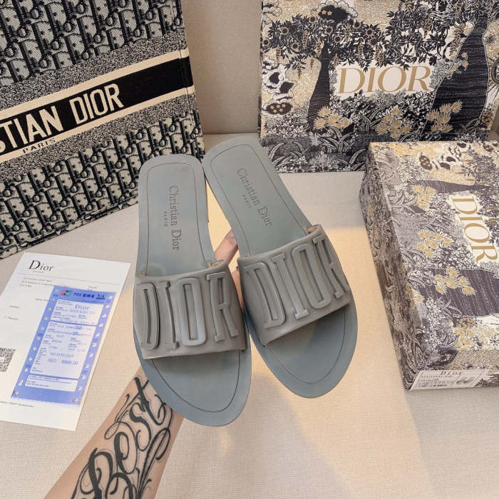 Flat leather sandals slippers , size 34-42 ,with box, SS50-1025