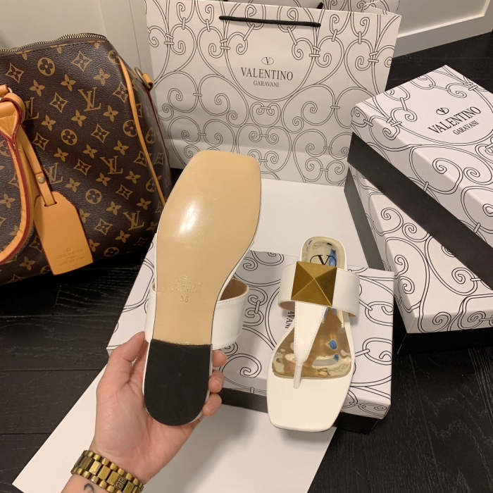 Flat leather sandals slippers , size 35-40 ,with box, SS50-967-972