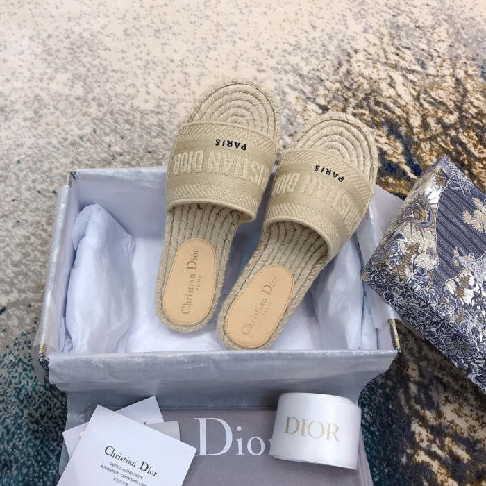 Flat sandals slippers , size 35-40 ,with box, SS60-1493-1497