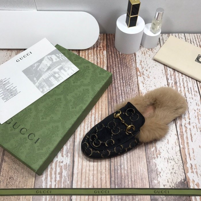 flat fur shoes, size 35-44, with box, SS70-809