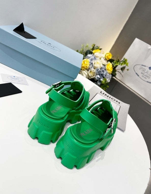 Flat sandals slippers , size 35-40 ,with box, SS70-1295