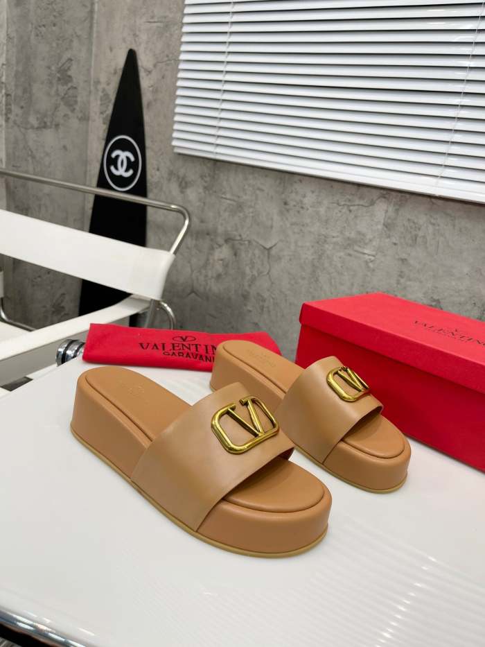 Flat leather sandals slippers , size 35-41 ,with box, SS60-1638-1642