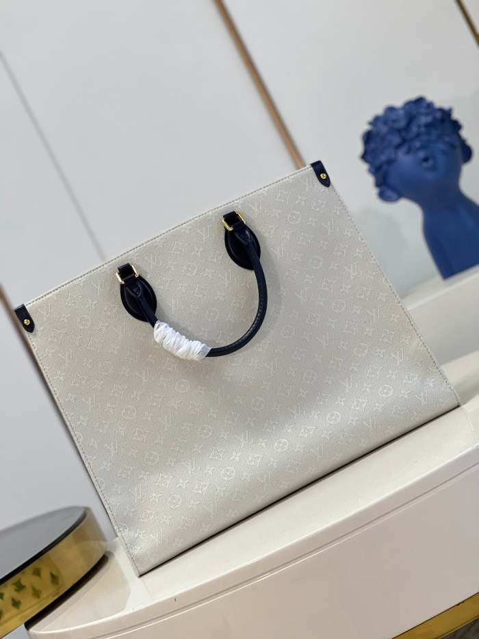 Waterproof canvas bag ,AAAAA ,size 41*34*17cm ,no box, B130-21