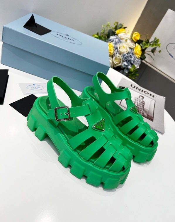 Flat sandals slippers , size 35-40 ,with box, SS70-1295