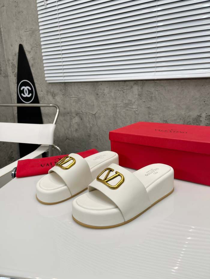 Flat leather sandals slippers , size 35-41 ,with box, SS60-1638-1642