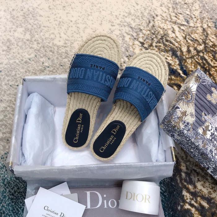 Flat sandals slippers , size 35-40 ,with box, SS60-1493-1497