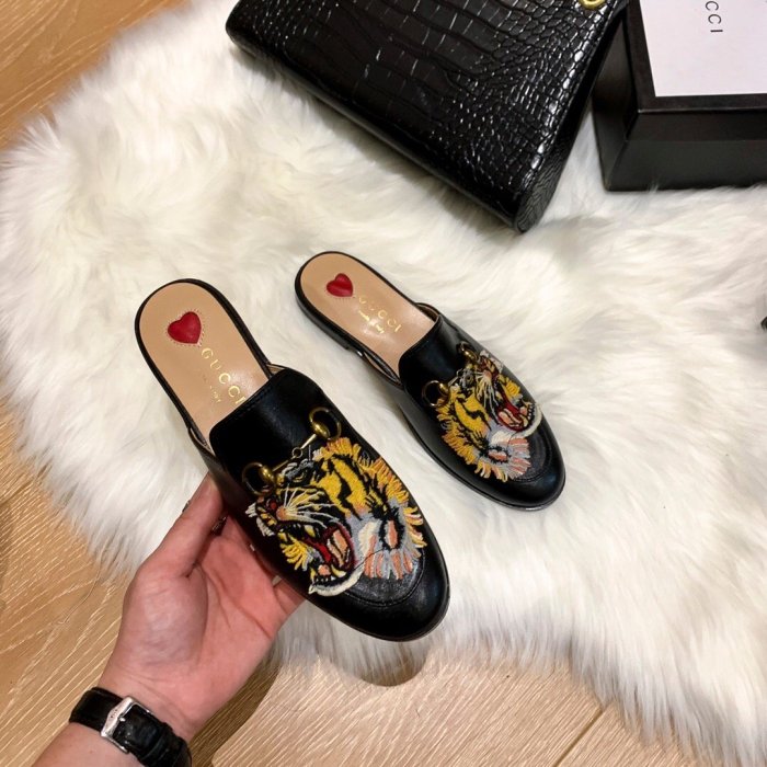 flat sandals slippers shoes  size 35-44,with box, SS60-772