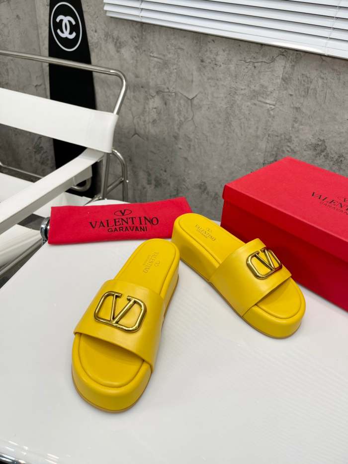 Flat leather sandals slippers , size 35-41 ,with box, SS60-1638-1642