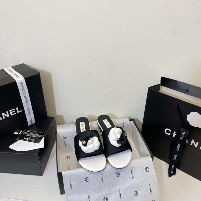 Flat leather sandals slippers , size 35-41 ,with box, SS50-998-1003