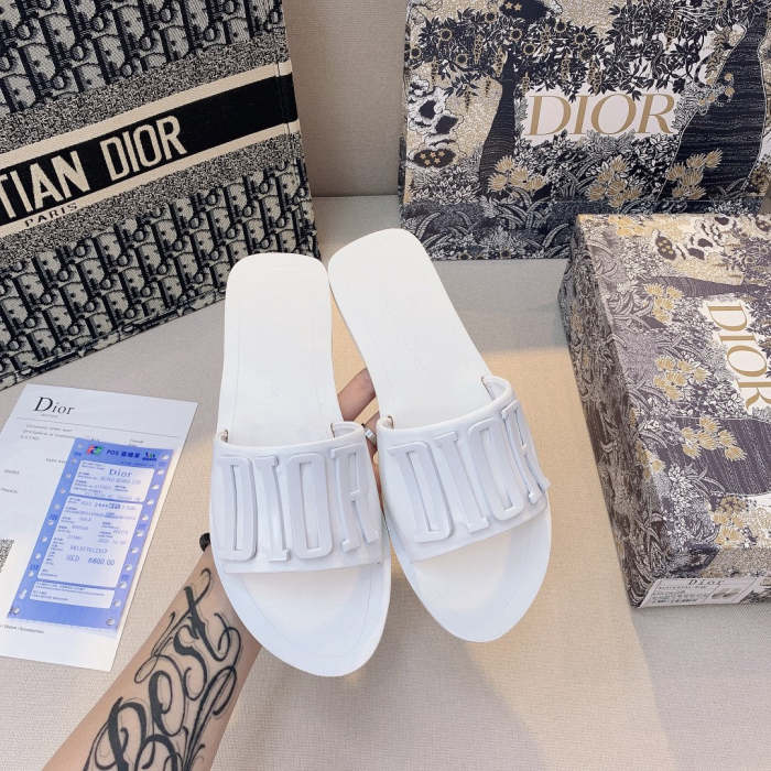 Flat leather sandals slippers , size 34-42 ,with box, SS50-1026