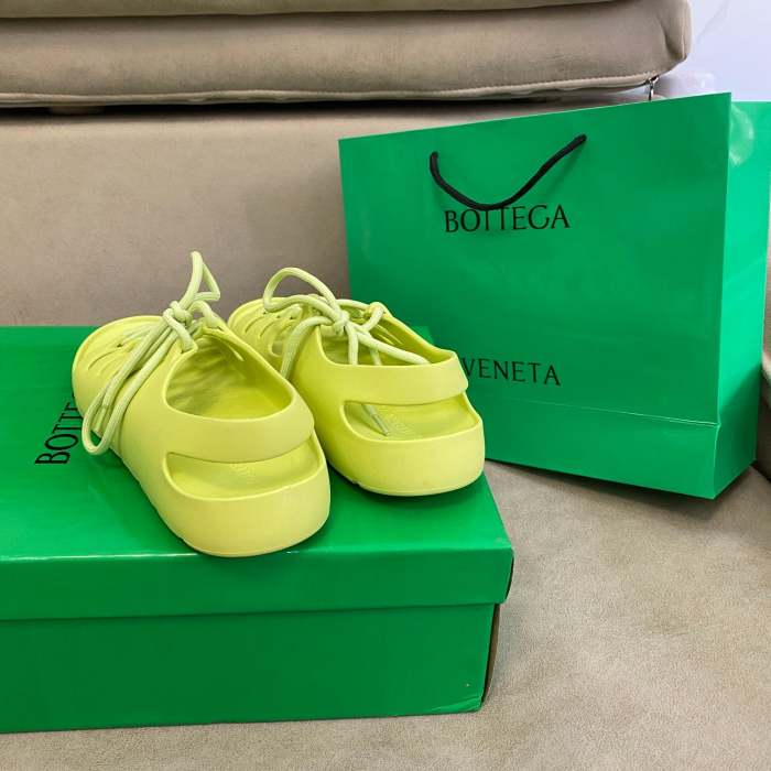 Flat leather sandals slippers , size 35-39, SS60-1807-1811