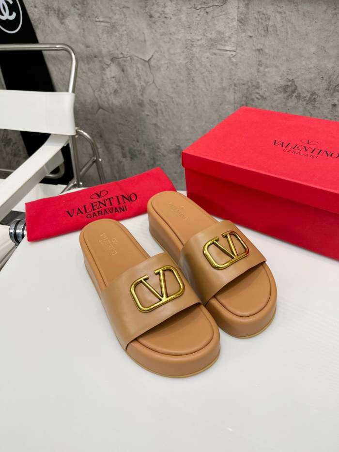 Flat leather sandals slippers , size 35-41 ,with box, SS60-1638-1642