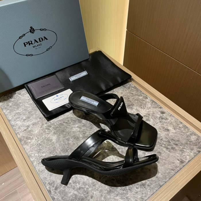 Flat leather sandals slippers , size 35-40 , with box, SS60-1384-1389