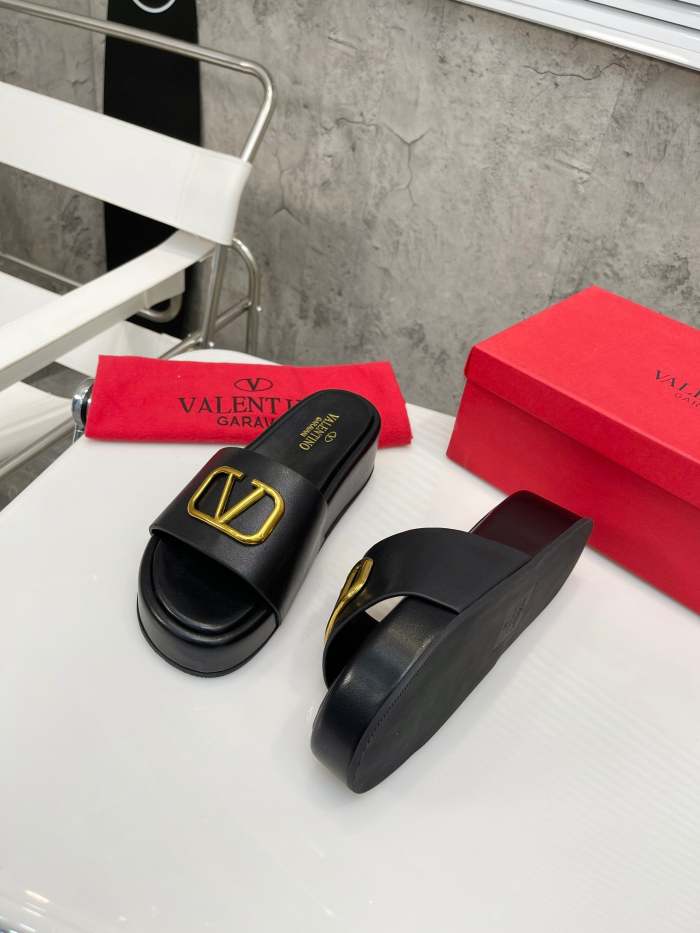 Flat leather sandals slippers , size 35-41 ,with box, SS60-1638-1642