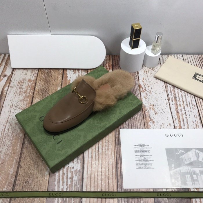 flat fur shoes, size 35-44, with box, SS70-818