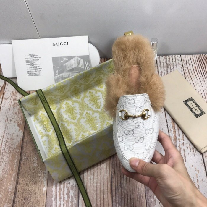 flat fur shoes, size 35-44, with box, SS70-806