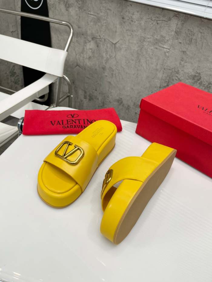 Flat leather sandals slippers , size 35-41 ,with box, SS60-1638-1642
