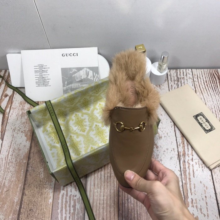 flat fur shoes, size 35-44, with box, SS70-818