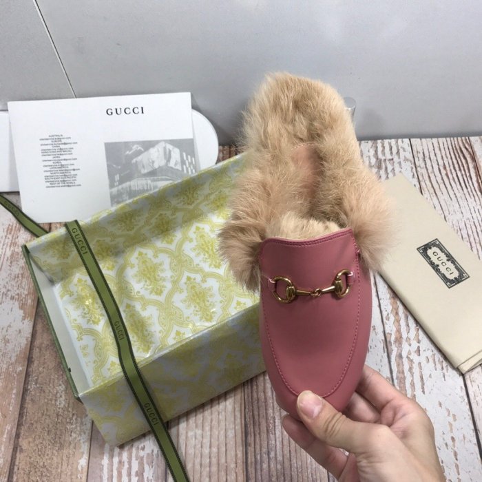 flat fur shoes, size 35-44, with box, SS70-817