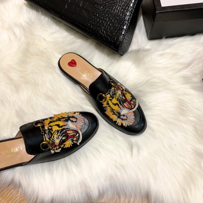 flat sandals slippers shoes  size 35-44,with box, SS60-772