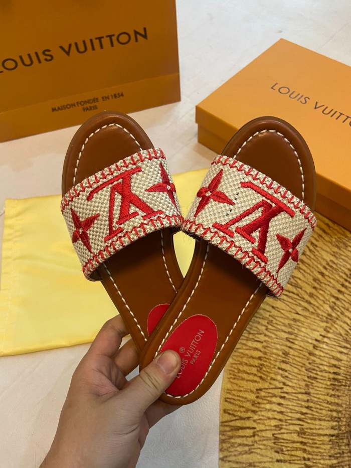 Flat leather sandals slippers , size 35-41 ,with box, SS50-921
