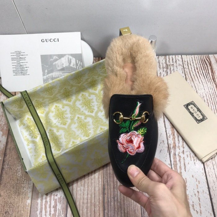 flat fur shoes, size 35-44, with box, SS70-816